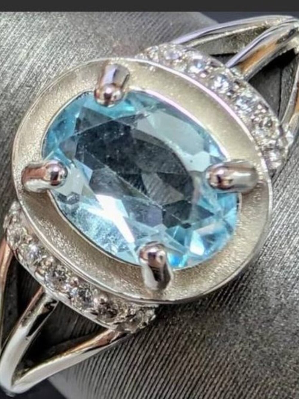 Sterling Silver 2.62g Blue Topaz 1.5ct Ring - Picture 2 of 2
